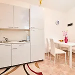 Apartament Catic *